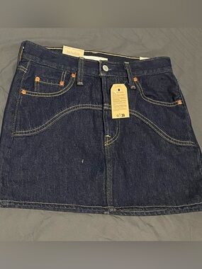 Icon Skirt - Levi